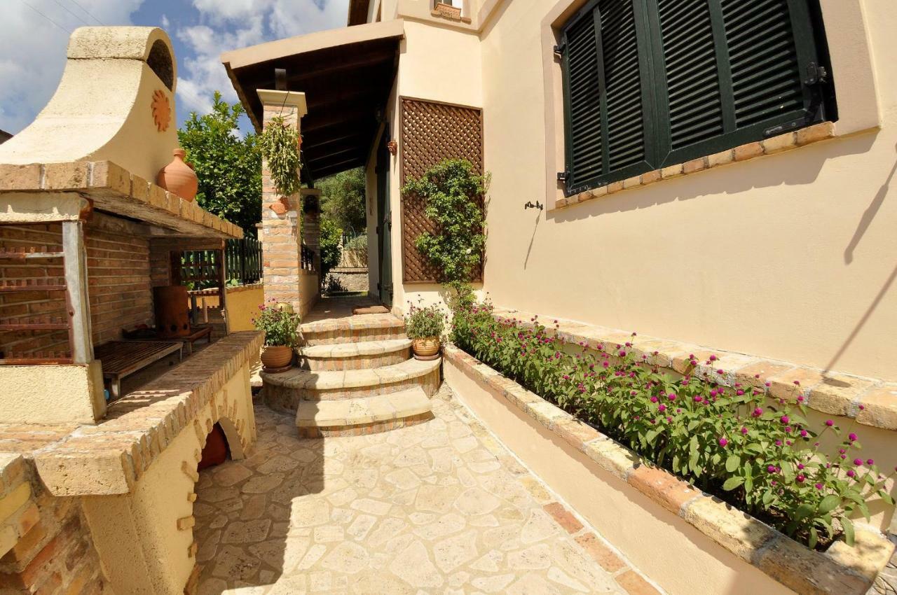 Villa Romantica Perama  Exteriör bild
