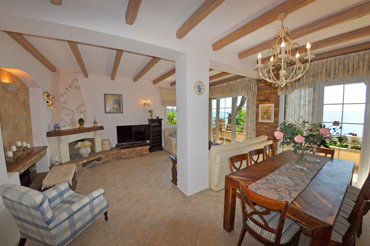 Villa Romantica Perama  Exteriör bild